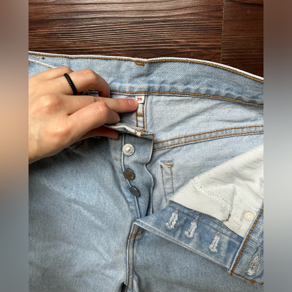 Levi's Light Wash Straight Leg Jeans - Picture 3 of 3